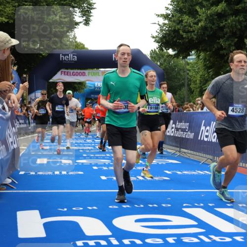 29.06.2025 - hella hamburg halbmarathon Strokosch-Dieckow http://msf.ph/oto/8377970 29.06.2025 10:47:59 Ziel 1086, 1604, 1613, 4324, 4528, 4601, 4711, 5022, 6377, 9638, 12706, 12724, 12747, 12808, 13570, 14730, 15333, 16149, 16766, 17451, 18206, 18922, 19198 meine-sportfotos.de