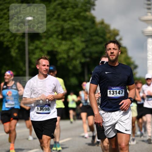 29.06.2025 - hella hamburg halbmarathon Dr. Thomas Lammeyer http://msf.ph/oto/8378004 29.06.2025 09:58:44 Kennedybrücke 1549, 1817, 2274, 2592, 2596, 2816, 2955, 3208, 3209, 3258, 4832, 5399, 5705, 6389, 6723, 6923, 6991, 7335, 7508, 7908, 8117, 8437, 8657, 8889, 8981, 9031, 9038, 9093, 9159, 9476, 9661, 9710, 9720, 9869, 9931, 10122, 10423 meine-sportfotos.de