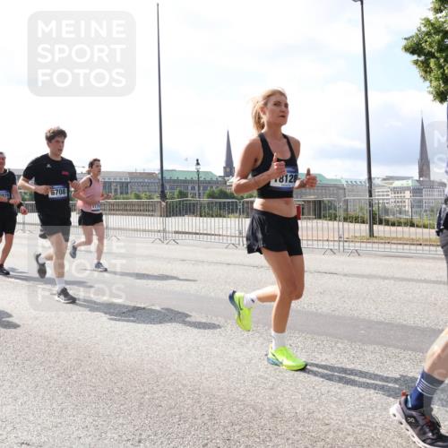 29.06.2025 - hella hamburg halbmarathon Lena Gebhardt http://msf.ph/oto/8378036 29.06.2025 10:02:31 Lombardsbrücke 1167, 978, 7049, 6708, 8128, 1128, 1254, 1432, 1453, 1702, 1733, 2142, 2322, 2323, 2685, 2712, 2819, 3169, 3225, 3780, 3919, 3976, 4066, 4985, 5734, 5763, 6166, 6295, 6322, 6708, 6752, 6860, 7031, 7049, 7223, 7243, 7323, 7869, 7888, 8003, 8364, 8624, 8662, 8749, 9006, 9020, 9021, 9131, 9156, 9353, 9554, 9928, 9986, 10128, 10295, 10539, 10866, 11191, 11250, 11515, 11554, 11670, 11702, 11782, 11871, 11938, 11968, 12315, 12316, 12491 meine-sportfotos.de