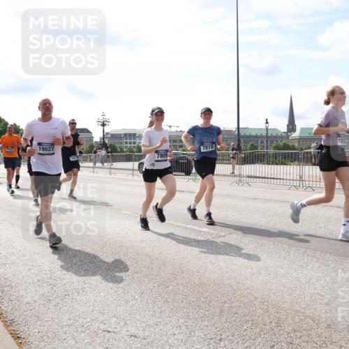 29.06.2025 - hella hamburg halbmarathon Lena Gebhardt http://msf.ph/oto/8378037 29.06.2025 10:15:24 Lombardsbrücke 19027, 12457, 3, 7809, 7810, 1085, 1296, 1379, 1440, 1524, 1575, 1745, 2110, 2140, 2281, 2720, 2989, 3417, 3507, 3509, 3513, 3650, 3844, 4466, 4492, 4494, 4495, 4641, 5069, 5271, 5739, 5800, 5986, 6181, 6248, 6317, 6376, 6576, 7452, 7809, 7810, 7881, 8237, 8239, 8256, 8275, 8522, 8563, 8609, 8854, 9113, 9307, 9423, 9657, 9847, 9911, 9975, 9997, 10108, 10589, 10717, 10775, 10858, 11271, 11598, 12457, 12521, 13197, 13453, 13500, 14413, 14552, 15150, 15307, 15740 meine-sportfotos.de