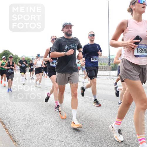 29.06.2025 - hella hamburg halbmarathon Lena Gebhardt http://msf.ph/oto/8378049 29.06.2025 10:40:04 Lombardsbrücke 5654, 5229, 886, 8865, 1899, 810, 1018, 1037, 1058, 1076, 1291, 1586, 1691, 1899, 2019, 2109, 2254, 2313, 2515, 2572, 2866, 2888, 2976, 3046, 3237, 3295, 3515, 3607, 3808, 3882, 3883, 3884, 4173, 4271, 4298, 4471, 4752, 4756, 5045, 5113, 5229, 5263, 5351, 5352, 5654, 5701, 5877, 5901, 6097, 6427, 6428, 6463, 6548, 6673, 6698, 6739, 6750, 6866, 6876, 6890, 6920, 7045, 7053, 7108, 7125, 7174, 7199, 7429, 7455, 7456, 7675, 7850, 8107, 8612, 9747, 10441 meine-sportfotos.de