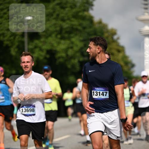29.06.2025 - hella hamburg halbmarathon Dr. Thomas Lammeyer http://msf.ph/oto/8378059 29.06.2025 09:58:44 Kennedybrücke 1549, 1817, 2274, 2592, 2596, 2816, 2955, 3208, 3209, 3258, 4832, 5399, 5705, 6389, 6723, 6923, 6991, 7335, 7508, 7908, 8117, 8437, 8657, 8889, 8981, 9031, 9038, 9093, 9159, 9476, 9661, 9710, 9720, 9869, 9931, 10122, 10423 meine-sportfotos.de