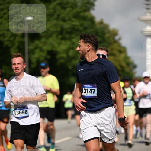 29.06.2025 - hella hamburg halbmarathon Dr. Thomas Lammeyer http://msf.ph/oto/8378081 29.06.2025 09:58:44 Kennedybrücke 1549, 1817, 2274, 2592, 2596, 2816, 2955, 3208, 3209, 3258, 4832, 5399, 5705, 6389, 6723, 6923, 6991, 7335, 7508, 7908, 8117, 8437, 8657, 8889, 8981, 9031, 9038, 9093, 9159, 9476, 9661, 9710, 9720, 9869, 9931, 10122, 10423 meine-sportfotos.de
