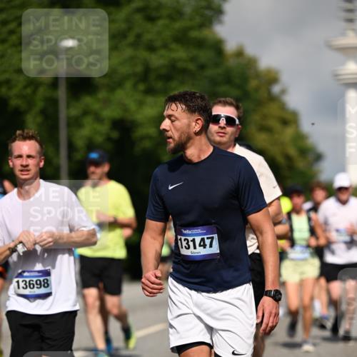 29.06.2025 - hella hamburg halbmarathon Dr. Thomas Lammeyer http://msf.ph/oto/8378103 29.06.2025 09:58:44 Kennedybrücke 1549, 1817, 2274, 2592, 2596, 2816, 2955, 3208, 3209, 3258, 4832, 5399, 5705, 6389, 6723, 6923, 6991, 7335, 7508, 7908, 8117, 8437, 8657, 8889, 8981, 9031, 9038, 9093, 9159, 9476, 9661, 9710, 9720, 9869, 9931, 10122, 10423 meine-sportfotos.de