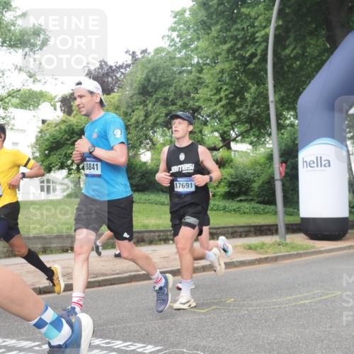 29.06.2025 - hella hamburg halbmarathon KatJ http://msf.ph/oto/8378109 29.06.2025 10:24:46 Zwischen KM18-KM19 3809 meine-sportfotos.de