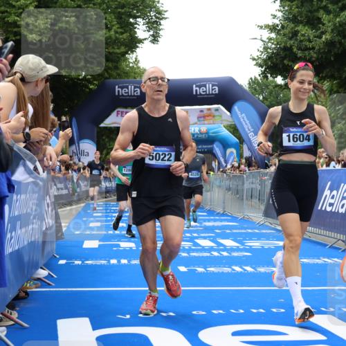 29.06.2025 - hella hamburg halbmarathon Strokosch-Dieckow http://msf.ph/oto/8378138 29.06.2025 10:47:56 Ziel 1086, 1604, 1613, 4528, 4601, 5022, 6377, 6836, 11961, 12706, 12724, 12747, 12808, 13570, 14730, 15333, 16766, 17451, 18206, 18356, 18836, 18922, 19198 meine-sportfotos.de