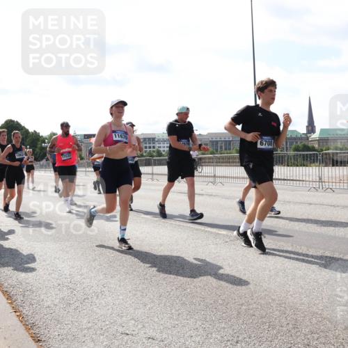29.06.2025 - hella hamburg halbmarathon Lena Gebhardt http://msf.ph/oto/8378142 29.06.2025 10:02:31 Lombardsbrücke 7323, 1862, 17533, 11670, 6708, 2978, 1128, 1254, 1432, 1453, 1702, 1733, 2142, 2322, 2323, 2685, 2712, 2819, 3169, 3225, 3780, 3919, 3976, 4066, 4985, 5734, 5763, 6166, 6295, 6322, 6708, 6752, 6860, 7031, 7049, 7223, 7243, 7323, 7869, 7888, 8003, 8364, 8624, 8662, 8749, 9006, 9020, 9021, 9131, 9156, 9353, 9554, 9928, 9986, 10128, 10295, 10539, 10866, 11191, 11250, 11515, 11554, 11670, 11702, 11782, 11871, 11938, 11968, 12315, 12316, 12491 meine-sportfotos.de