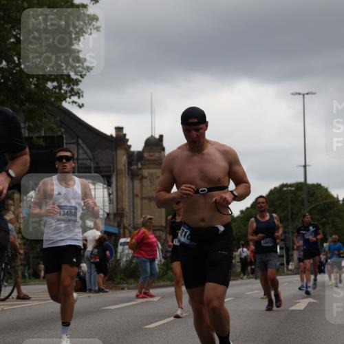 29.06.2025 - hella hamburg halbmarathon Yannick Fuchs http://msf.ph/oto/8378158 29.06.2025 10:54:34 20KM 1364, 1414, 1653, 1681, 2322, 2323, 2363, 6033, 6309, 6487, 6754, 6757, 7065, 7636, 8003, 8191, 8421, 8422, 8509, 8923, 10534, 10576, 11041, 11366, 11623, 11702, 11753, 11782, 11937, 12491, 13488, 13589, 14224, 14429, 14577, 15269, 17491, 17825, 17899, 17952, 18029, 18063, 19159, 19246 meine-sportfotos.de