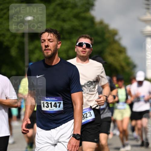 29.06.2025 - hella hamburg halbmarathon Dr. Thomas Lammeyer http://msf.ph/oto/8378180 29.06.2025 09:58:45 Kennedybrücke 1549, 1817, 2274, 2592, 2596, 2816, 2955, 3208, 3209, 3258, 4832, 5399, 5705, 6158, 6389, 6723, 6923, 6991, 7335, 7508, 7908, 8117, 8437, 8657, 8889, 8981, 9031, 9032, 9038, 9093, 9159, 9476, 9649, 9661, 9720, 9869, 9931, 10122, 10423 meine-sportfotos.de