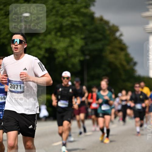 29.06.2025 - hella hamburg halbmarathon Dr. Thomas Lammeyer http://msf.ph/oto/8378205 29.06.2025 10:20:12 Kennedybrücke 1212, 1308, 1599, 1651, 2071, 2165, 2436, 2601, 2803, 2835, 4478, 4583, 4637, 4828, 5046, 6935, 7158, 7753, 8057, 8169, 8274, 8295, 8554, 8597, 8645, 8746, 9307, 9601, 9628, 9784, 9802, 9810, 9881, 10107, 10139, 10141, 10183, 10292, 10844, 11113, 11303 meine-sportfotos.de