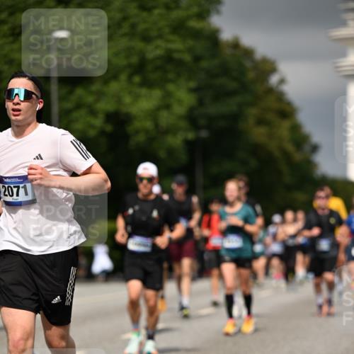 29.06.2025 - hella hamburg halbmarathon Dr. Thomas Lammeyer http://msf.ph/oto/8378220 29.06.2025 10:20:12 Kennedybrücke 1212, 1308, 1599, 1651, 2071, 2165, 2436, 2601, 2803, 2835, 4478, 4583, 4637, 4828, 5046, 6935, 7158, 7753, 8057, 8169, 8274, 8295, 8554, 8597, 8645, 8746, 9307, 9601, 9628, 9784, 9802, 9810, 9881, 10107, 10139, 10141, 10183, 10292, 10844, 11113, 11303 meine-sportfotos.de