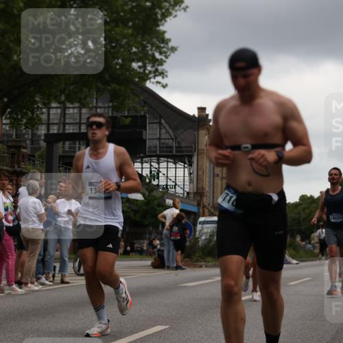 29.06.2025 - hella hamburg halbmarathon Yannick Fuchs http://msf.ph/oto/8378270 29.06.2025 10:54:34 20KM 1364, 1414, 1653, 1681, 2322, 2323, 2363, 6033, 6309, 6487, 6754, 6757, 7065, 7636, 8003, 8191, 8421, 8422, 8509, 8923, 10534, 10576, 11041, 11366, 11623, 11702, 11753, 11782, 11937, 12491, 13488, 13589, 14224, 14429, 14577, 15269, 17491, 17825, 17899, 17952, 18029, 18063, 19159, 19246 meine-sportfotos.de