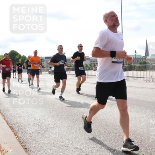 29.06.2025 - hella hamburg halbmarathon Lena Gebhardt http://msf.ph/oto/8378271 29.06.2025 10:15:26 Lombardsbrücke 18769, 1252, 9423, 17949, 12457, 1296, 1379, 1440, 1524, 1575, 1745, 2110, 2140, 2281, 2720, 2989, 3417, 3507, 3509, 3513, 3650, 3844, 4466, 4492, 4494, 4495, 4641, 5069, 5271, 5739, 5800, 5986, 6181, 6248, 6317, 6376, 6576, 7452, 7809, 7810, 7881, 8237, 8256, 8275, 8563, 8609, 9113, 9192, 9307, 9423, 9657, 9847, 9911, 9975, 9997, 10108, 10589, 10717, 10775, 10858, 11271, 11598, 12457, 12521, 13197, 13453, 13500, 14413, 14550, 14552, 15150, 15307, 15740 meine-sportfotos.de