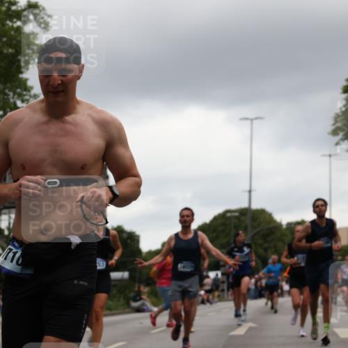 29.06.2025 - hella hamburg halbmarathon Yannick Fuchs http://msf.ph/oto/8378296 29.06.2025 10:54:35 20KM 1364, 1414, 1653, 1681, 2322, 2323, 2363, 6033, 6201, 6309, 6487, 6754, 6757, 7006, 7065, 7636, 8003, 8191, 8421, 8422, 8509, 8923, 9020, 10534, 10576, 11041, 11366, 11623, 11702, 11753, 11782, 11937, 12491, 13488, 13589, 14224, 14429, 14577, 15269, 17491, 17825, 17899, 17952, 18029, 18063, 19159, 19246 meine-sportfotos.de