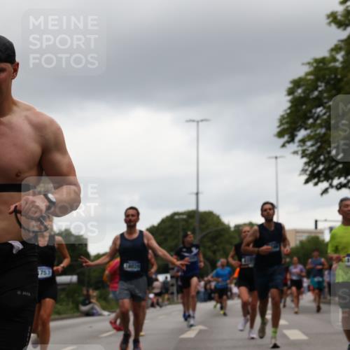 29.06.2025 - hella hamburg halbmarathon Yannick Fuchs http://msf.ph/oto/8378329 29.06.2025 10:54:35 20KM 1364, 1414, 1653, 1681, 2322, 2323, 2363, 6033, 6201, 6309, 6487, 6754, 6757, 7006, 7065, 7636, 8003, 8191, 8421, 8422, 8509, 8923, 9020, 10534, 10576, 11041, 11366, 11623, 11702, 11753, 11782, 11937, 12491, 13488, 13589, 14224, 14429, 14577, 15269, 17491, 17825, 17899, 17952, 18029, 18063, 19159, 19246 meine-sportfotos.de