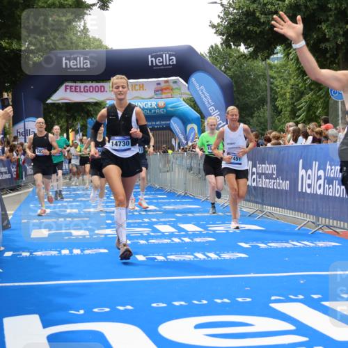 29.06.2025 - hella hamburg halbmarathon Strokosch-Dieckow http://msf.ph/oto/8378343 29.06.2025 10:47:53 Ziel 1604, 1613, 2340, 4528, 4601, 5022, 6377, 6836, 8564, 11961, 12808, 14383, 14730, 15333, 16766, 17451, 18206, 18356, 18836, 18922, 19198 meine-sportfotos.de