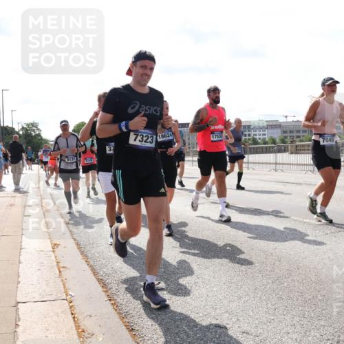 29.06.2025 - hella hamburg halbmarathon Lena Gebhardt http://msf.ph/oto/8378352 29.06.2025 10:02:33 Lombardsbrücke 9131, 7323, 18624, 17533, 37, 7049, 8749, 1128, 1254, 1432, 1453, 1702, 1733, 2142, 2322, 2323, 2685, 2712, 2819, 3169, 3225, 3630, 3780, 3919, 3976, 4066, 4985, 5734, 5763, 6166, 6295, 6322, 6708, 6752, 6860, 7031, 7049, 7223, 7243, 7323, 7869, 7888, 8003, 8364, 8624, 8662, 8749, 9006, 9020, 9021, 9131, 9156, 9353, 9554, 9928, 9986, 10128, 10295, 10539, 10866, 11191, 11250, 11515, 11554, 11670, 11702, 11782, 11871, 11938, 11968, 12315, 12316, 12491 meine-sportfotos.de