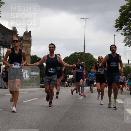 29.06.2025 - hella hamburg halbmarathon Yannick Fuchs http://msf.ph/oto/8378362 29.06.2025 10:54:36 20KM 1364, 1414, 1653, 1681, 2322, 2323, 2363, 6033, 6201, 6309, 6487, 6754, 6757, 7006, 7065, 7636, 8003, 8191, 8421, 8422, 8509, 8662, 8923, 9020, 9021, 10534, 10576, 11041, 11366, 11623, 11702, 11753, 11782, 11937, 12491, 13488, 13589, 14429, 15269, 17491, 17825, 17899, 17952, 18029, 18063, 19159, 19246 meine-sportfotos.de