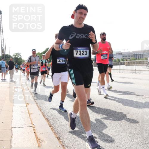 29.06.2025 - hella hamburg halbmarathon Lena Gebhardt http://msf.ph/oto/8378379 29.06.2025 10:02:33 Lombardsbrücke 9131, 8749, 3780, 7323, 17533, 7931, 7049, 1128, 1254, 1432, 1453, 1702, 1733, 2142, 2322, 2323, 2685, 2712, 2819, 3169, 3225, 3630, 3780, 3919, 3976, 4066, 4985, 5734, 5763, 6166, 6295, 6322, 6708, 6752, 6860, 7031, 7049, 7223, 7243, 7323, 7869, 7888, 8003, 8364, 8624, 8662, 8749, 9006, 9020, 9021, 9131, 9156, 9353, 9554, 9928, 9986, 10128, 10295, 10539, 10866, 11191, 11250, 11515, 11554, 11670, 11702, 11782, 11871, 11938, 11968, 12315, 12316, 12491 meine-sportfotos.de