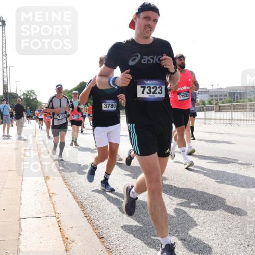 29.06.2025 - hella hamburg halbmarathon Lena Gebhardt http://msf.ph/oto/8378415 29.06.2025 10:02:33 Lombardsbrücke 9131, 8749, 3780, 7323, 17533, 7049, 1128, 1254, 1432, 1453, 1702, 1733, 2142, 2322, 2323, 2685, 2712, 2819, 3169, 3225, 3630, 3780, 3919, 3976, 4066, 4985, 5734, 5763, 6166, 6295, 6322, 6708, 6752, 6860, 7031, 7049, 7223, 7243, 7323, 7869, 7888, 8003, 8364, 8624, 8662, 8749, 9006, 9020, 9021, 9131, 9156, 9353, 9554, 9928, 9986, 10128, 10295, 10539, 10866, 11191, 11250, 11515, 11554, 11670, 11702, 11782, 11871, 11938, 11968, 12315, 12316, 12491 meine-sportfotos.de