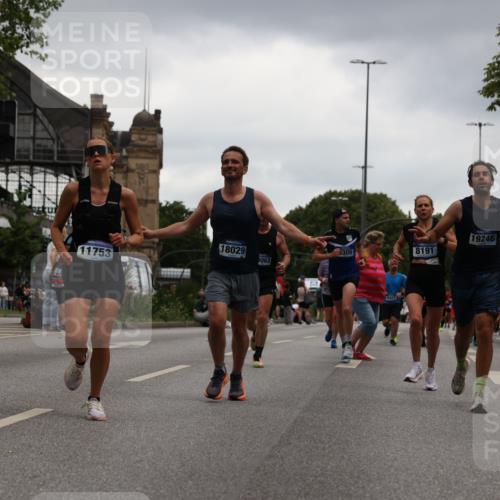 29.06.2025 - hella hamburg halbmarathon Yannick Fuchs http://msf.ph/oto/8378419 29.06.2025 10:54:36 20KM 1364, 1414, 1653, 1681, 2322, 2323, 2363, 6033, 6201, 6309, 6487, 6754, 6757, 7006, 7065, 7636, 8003, 8191, 8421, 8422, 8509, 8662, 8923, 9020, 9021, 10534, 10576, 11041, 11366, 11623, 11702, 11753, 11782, 11937, 12491, 13488, 13589, 14429, 15269, 17491, 17825, 17899, 17952, 18029, 18063, 19159, 19246 meine-sportfotos.de