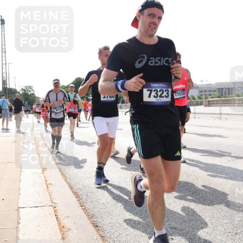 29.06.2025 - hella hamburg halbmarathon Lena Gebhardt http://msf.ph/oto/8378443 29.06.2025 10:02:33 Lombardsbrücke 3780, 9131, 8749, 7323, 17533, 7049, 1128, 1254, 1432, 1453, 1702, 1733, 2142, 2322, 2323, 2685, 2712, 2819, 3169, 3225, 3630, 3780, 3919, 3976, 4066, 4985, 5734, 5763, 6166, 6295, 6322, 6708, 6752, 6860, 7031, 7049, 7223, 7243, 7323, 7869, 7888, 8003, 8364, 8624, 8662, 8749, 9006, 9020, 9021, 9131, 9156, 9353, 9554, 9928, 9986, 10128, 10295, 10539, 10866, 11191, 11250, 11515, 11554, 11670, 11702, 11782, 11871, 11938, 11968, 12315, 12316, 12491 meine-sportfotos.de