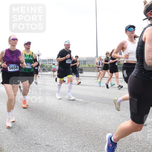 29.06.2025 - hella hamburg halbmarathon Lena Gebhardt http://msf.ph/oto/8378456 29.06.2025 10:40:07 Lombardsbrücke 19163, 9158, 19157, 5654, 5111, 6719, 14327, 522, 1018, 1037, 1058, 1076, 1291, 1586, 1691, 1899, 2019, 2109, 2254, 2313, 2515, 2572, 2866, 2888, 2976, 3046, 3237, 3295, 3515, 3607, 3808, 3810, 3882, 3883, 3884, 4173, 4271, 4298, 4471, 4752, 4756, 5113, 5229, 5263, 5351, 5352, 5654, 5877, 5901, 5975, 6097, 6363, 6427, 6428, 6463, 6548, 6673, 6698, 6739, 6750, 6866, 6876, 6890, 6920, 7045, 7108, 7125, 7174, 7199, 7429, 7455, 7456, 7675, 7850, 8107, 8307, 8612, 10441 meine-sportfotos.de