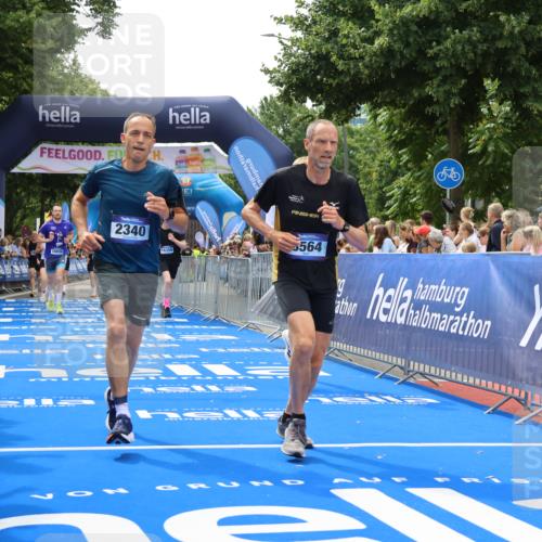 29.06.2025 - hella hamburg halbmarathon Strokosch-Dieckow http://msf.ph/oto/8378493 29.06.2025 10:47:47 Ziel 2340, 2708, 5915, 6836, 8564, 10988, 11283, 11961, 12679, 13948, 14383, 14730, 15478, 16205, 17229, 17451, 18356, 18430, 18836 meine-sportfotos.de