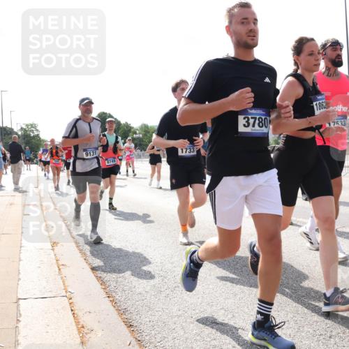29.06.2025 - hella hamburg halbmarathon Lena Gebhardt http://msf.ph/oto/8378514 29.06.2025 10:02:33 Lombardsbrücke 9131, 8749, 1733, 3780, 1862, 17533, 1128, 1254, 1432, 1453, 1702, 1733, 2142, 2322, 2323, 2685, 2712, 2819, 3169, 3225, 3630, 3780, 3919, 3976, 4066, 4985, 5734, 5763, 6166, 6295, 6322, 6708, 6752, 6860, 7031, 7049, 7223, 7243, 7323, 7869, 7888, 8003, 8364, 8624, 8662, 8749, 9006, 9020, 9021, 9131, 9156, 9353, 9554, 9928, 9986, 10128, 10295, 10539, 10866, 11191, 11250, 11515, 11554, 11670, 11702, 11782, 11871, 11938, 11968, 12315, 12316, 12491 meine-sportfotos.de