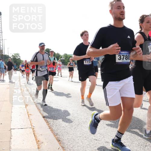 29.06.2025 - hella hamburg halbmarathon Lena Gebhardt http://msf.ph/oto/8378557 29.06.2025 10:02:34 Lombardsbrücke 7869, 9131, 8749, 1733, 17836, 3780, 1862, 533, 1128, 1254, 1432, 1453, 1702, 1733, 2142, 2322, 2323, 2685, 2712, 2819, 3169, 3225, 3630, 3780, 3919, 3976, 4066, 4985, 5734, 5763, 6166, 6295, 6322, 6708, 6752, 6815, 6860, 7031, 7049, 7223, 7243, 7323, 7869, 7888, 8003, 8364, 8624, 8662, 8749, 9006, 9020, 9021, 9131, 9156, 9353, 9554, 9928, 9986, 10128, 10295, 10539, 10866, 11191, 11250, 11515, 11554, 11670, 11702, 11782, 11871, 11938, 11968, 12315, 12316, 12491 meine-sportfotos.de