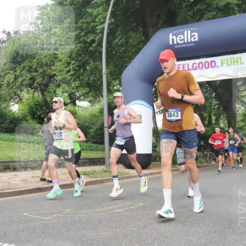 29.06.2025 - hella hamburg halbmarathon KatJ http://msf.ph/oto/8378601 29.06.2025 10:24:51 Zwischen KM18-KM19 3843 meine-sportfotos.de