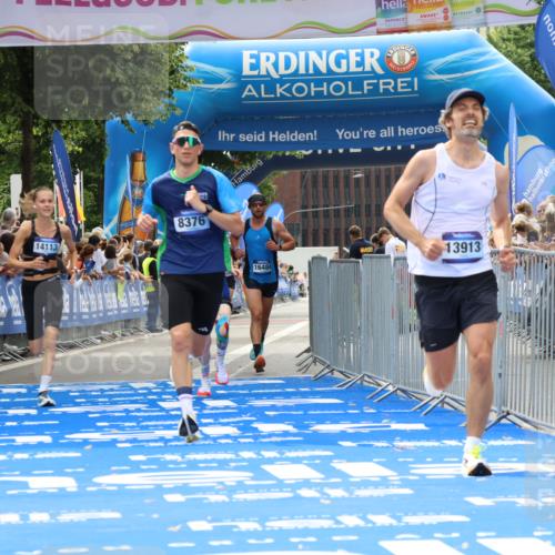 29.06.2025 - hella hamburg halbmarathon Strokosch-Dieckow http://msf.ph/oto/8378605 29.06.2025 10:25:10 Ziel 8376, 11078, 11994, 13913, 14113, 15483, 16484 meine-sportfotos.de
