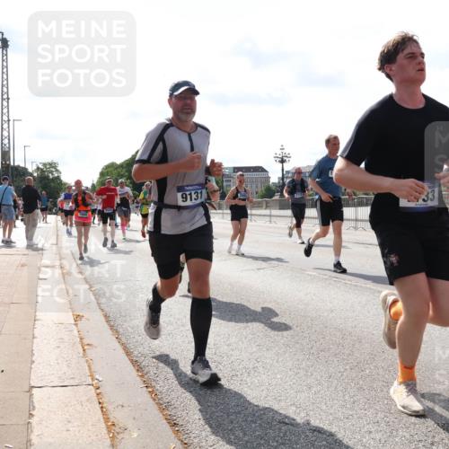 29.06.2025 - hella hamburg halbmarathon Lena Gebhardt http://msf.ph/oto/8378661 29.06.2025 10:02:34 Lombardsbrücke 9131, 17931, 1128, 1254, 1432, 1453, 1702, 1733, 2142, 2322, 2323, 2685, 2712, 2819, 3169, 3225, 3630, 3780, 3919, 3976, 4066, 4985, 5734, 5763, 6166, 6295, 6322, 6708, 6752, 6815, 6860, 7031, 7049, 7223, 7243, 7323, 7869, 7888, 8003, 8364, 8624, 8662, 8749, 9006, 9020, 9021, 9131, 9156, 9353, 9554, 9928, 9986, 10128, 10295, 10539, 10866, 11191, 11250, 11515, 11554, 11670, 11702, 11782, 11871, 11938, 11968, 12315, 12316, 12491 meine-sportfotos.de