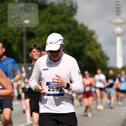 29.06.2025 - hella hamburg halbmarathon Dr. Thomas Lammeyer http://msf.ph/oto/8378674 29.06.2025 09:58:48 Kennedybrücke 1549, 1817, 2274, 2287, 2411, 2592, 2596, 2955, 3087, 3208, 3209, 3258, 3747, 4093, 4832, 5399, 5705, 6158, 6389, 6662, 6723, 6836, 6923, 7508, 7659, 7908, 8117, 8437, 8657, 8693, 8889, 9031, 9032, 9038, 9093, 9159, 9476, 9649, 9661, 9720, 9869, 9931, 10122, 10423 meine-sportfotos.de