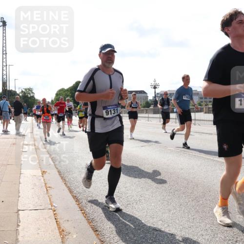 29.06.2025 - hella hamburg halbmarathon Lena Gebhardt http://msf.ph/oto/8378687 29.06.2025 10:02:34 Lombardsbrücke 7869, 9131, 2685, 2712, 17836, 1733, 7931, 1128, 1254, 1432, 1453, 1702, 1733, 2142, 2322, 2323, 2685, 2712, 2819, 3169, 3225, 3630, 3780, 3919, 3976, 4066, 4985, 5734, 5763, 6166, 6295, 6322, 6708, 6752, 6815, 6860, 7031, 7049, 7223, 7243, 7323, 7869, 7888, 8003, 8364, 8624, 8662, 8749, 9006, 9020, 9021, 9131, 9156, 9353, 9554, 9928, 9986, 10128, 10295, 10539, 10866, 11191, 11250, 11515, 11554, 11670, 11702, 11782, 11871, 11938, 11968, 12315, 12316, 12491 meine-sportfotos.de