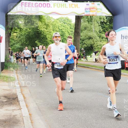 29.06.2025 - hella hamburg halbmarathon MichiJ http://msf.ph/oto/8378688 29.06.2025 10:45:58 Zwischen KM18-KM19 1285, 2006, 2957, 9156, 9353, 10539, 10915, 11757, 12509, 12809, 14375, 14429, 14628, 15914, 17176, 17825, 18153 meine-sportfotos.de