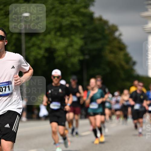 29.06.2025 - hella hamburg halbmarathon Dr. Thomas Lammeyer http://msf.ph/oto/8378719 29.06.2025 10:20:12 Kennedybrücke 1212, 1308, 1599, 1651, 2071, 2165, 2436, 2601, 2803, 2835, 4478, 4583, 4637, 4828, 5046, 6935, 7158, 7753, 8057, 8169, 8274, 8295, 8554, 8597, 8645, 8746, 9307, 9601, 9628, 9784, 9802, 9810, 9881, 10107, 10139, 10141, 10183, 10292, 10844, 11113, 11303 meine-sportfotos.de