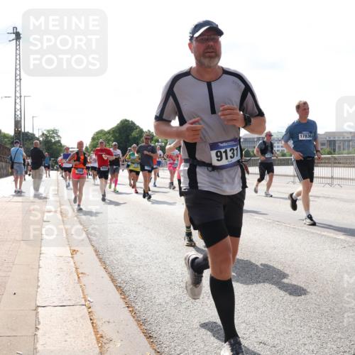 29.06.2025 - hella hamburg halbmarathon Lena Gebhardt http://msf.ph/oto/8378722 29.06.2025 10:02:35 Lombardsbrücke 7869, 9554, 9131, 17836, 1128, 1254, 1432, 1702, 1733, 2142, 2322, 2323, 2685, 2712, 2819, 3169, 3225, 3630, 3780, 3919, 3976, 4066, 4665, 4904, 4985, 5734, 5763, 6166, 6295, 6322, 6708, 6752, 6815, 6860, 7031, 7049, 7223, 7323, 7869, 7888, 8003, 8364, 8481, 8483, 8624, 8662, 8749, 9006, 9020, 9021, 9131, 9156, 9353, 9554, 9986, 10128, 10295, 10539, 10866, 11191, 11250, 11515, 11554, 11670, 11702, 11782, 11871, 11938, 11968, 12315, 12316, 12491 meine-sportfotos.de