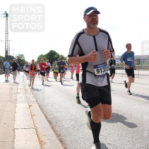 29.06.2025 - hella hamburg halbmarathon Lena Gebhardt http://msf.ph/oto/8378751 29.06.2025 10:02:35 Lombardsbrücke 17939, 7869, 9131, 2712, 17836, 1128, 1254, 1432, 1702, 1733, 2142, 2322, 2323, 2685, 2712, 2819, 3169, 3225, 3630, 3780, 3919, 3976, 4066, 4665, 4904, 4985, 5734, 5763, 6166, 6295, 6322, 6708, 6752, 6815, 6860, 7031, 7049, 7223, 7323, 7869, 7888, 8003, 8364, 8481, 8483, 8624, 8662, 8749, 9006, 9020, 9021, 9131, 9156, 9353, 9554, 9986, 10128, 10295, 10539, 10866, 11191, 11250, 11515, 11554, 11670, 11702, 11782, 11871, 11938, 11968, 12315, 12316, 12491 meine-sportfotos.de