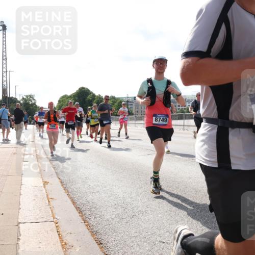 29.06.2025 - hella hamburg halbmarathon Lena Gebhardt http://msf.ph/oto/8378775 29.06.2025 10:02:35 Lombardsbrücke 7869, 17930, 8749, 9131, 1128, 1254, 1432, 1702, 1733, 2142, 2322, 2323, 2685, 2712, 2819, 3169, 3225, 3630, 3780, 3919, 3976, 4066, 4665, 4904, 4985, 5734, 5763, 6166, 6295, 6322, 6708, 6752, 6815, 6860, 7031, 7049, 7223, 7323, 7869, 7888, 8003, 8364, 8481, 8483, 8624, 8662, 8749, 9006, 9020, 9021, 9131, 9156, 9353, 9554, 9986, 10128, 10295, 10539, 10866, 11191, 11250, 11515, 11554, 11670, 11702, 11782, 11871, 11938, 11968, 12315, 12316, 12491 meine-sportfotos.de