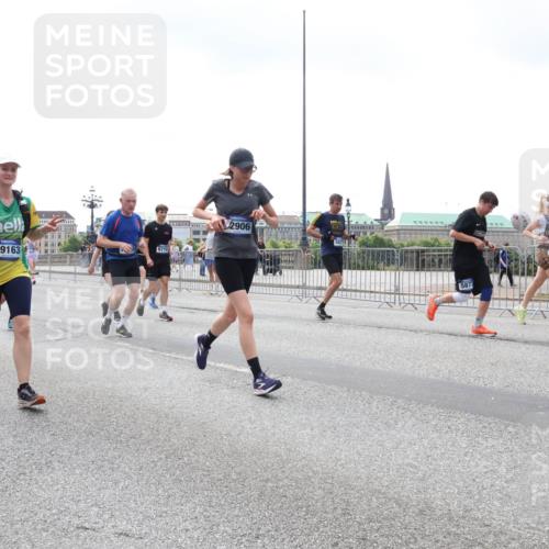 29.06.2025 - hella hamburg halbmarathon Lena Gebhardt http://msf.ph/oto/8378784 29.06.2025 10:40:08 Lombardsbrücke 19158, 19163, 6719, 2906, 587, 1018, 1037, 1058, 1076, 1291, 1586, 1691, 1899, 2019, 2109, 2254, 2313, 2515, 2572, 2866, 2888, 2976, 3046, 3237, 3295, 3515, 3607, 3808, 3810, 3882, 3883, 3884, 4173, 4271, 4298, 4471, 4752, 4756, 5113, 5229, 5263, 5351, 5352, 5654, 5877, 5901, 5975, 6076, 6097, 6363, 6428, 6463, 6548, 6673, 6698, 6739, 6750, 6866, 6876, 6890, 6920, 7045, 7108, 7125, 7174, 7429, 7455, 7456, 7675, 7850, 8107, 8307, 8612, 10441 meine-sportfotos.de