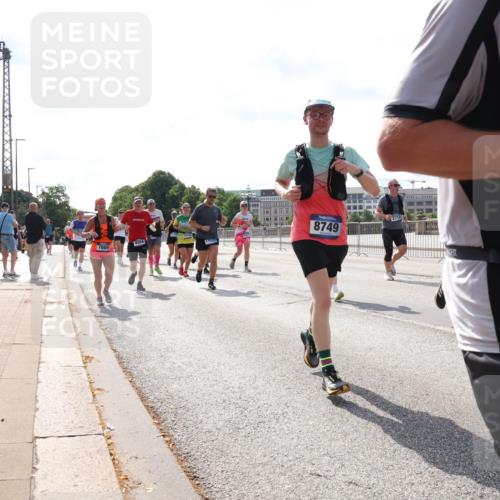 29.06.2025 - hella hamburg halbmarathon Lena Gebhardt http://msf.ph/oto/8378805 29.06.2025 10:02:35 Lombardsbrücke 7869, 9554, 17939, 8749, 913, 1128, 1254, 1432, 1702, 1733, 2142, 2322, 2323, 2685, 2712, 2819, 3169, 3225, 3630, 3780, 3919, 3976, 4066, 4665, 4904, 4985, 5734, 5763, 6166, 6295, 6322, 6708, 6752, 6815, 6860, 7031, 7049, 7223, 7323, 7869, 7888, 8003, 8364, 8481, 8483, 8624, 8662, 8749, 9006, 9020, 9021, 9131, 9156, 9353, 9554, 9986, 10128, 10295, 10539, 10866, 11191, 11250, 11515, 11554, 11670, 11702, 11782, 11871, 11938, 11968, 12315, 12316, 12491 meine-sportfotos.de