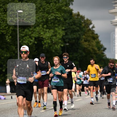 29.06.2025 - hella hamburg halbmarathon Dr. Thomas Lammeyer http://msf.ph/oto/8378817 29.06.2025 10:20:14 Kennedybrücke 1212, 1244, 1308, 1599, 1651, 2071, 2165, 2436, 2601, 2803, 2835, 3648, 4478, 4583, 4637, 4828, 5046, 6935, 7158, 7753, 8057, 8169, 8274, 8295, 8554, 8597, 8645, 8746, 9601, 9628, 9784, 9802, 9810, 9881, 10107, 10139, 10141, 10183, 10292, 10844, 11113 meine-sportfotos.de