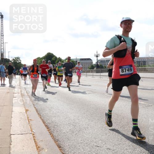 29.06.2025 - hella hamburg halbmarathon Lena Gebhardt http://msf.ph/oto/8378833 29.06.2025 10:02:35 Lombardsbrücke 1914, 9554, 17939, 7869, 8749, 17836, 1128, 1254, 1432, 1702, 1733, 2142, 2322, 2323, 2685, 2712, 2819, 3169, 3225, 3630, 3780, 3919, 3976, 4066, 4665, 4904, 4985, 5734, 5763, 6166, 6295, 6322, 6708, 6752, 6815, 6860, 7031, 7049, 7223, 7323, 7869, 7888, 8003, 8364, 8481, 8483, 8624, 8662, 8749, 9006, 9020, 9021, 9131, 9156, 9353, 9554, 9986, 10128, 10295, 10539, 10866, 11191, 11250, 11515, 11554, 11670, 11702, 11782, 11871, 11938, 11968, 12315, 12316, 12491 meine-sportfotos.de