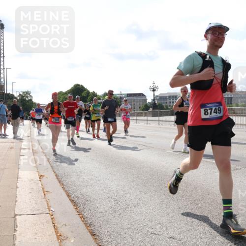 29.06.2025 - hella hamburg halbmarathon Lena Gebhardt http://msf.ph/oto/8378859 29.06.2025 10:02:36 Lombardsbrücke 7869, 9554, 17939, 8749, 17836, 1128, 1254, 1432, 1702, 1733, 2142, 2322, 2323, 2685, 2712, 2819, 3169, 3225, 3630, 3780, 3919, 3976, 4066, 4665, 4904, 4985, 5734, 5763, 6295, 6322, 6708, 6752, 6815, 6860, 6997, 7031, 7049, 7323, 7869, 7888, 8003, 8364, 8481, 8483, 8624, 8662, 8749, 9006, 9020, 9021, 9131, 9156, 9353, 9554, 9986, 10128, 10295, 10539, 10866, 11191, 11250, 11515, 11554, 11670, 11702, 11782, 11871, 11935, 11938, 11968, 12315, 12316, 12491, 12908 meine-sportfotos.de