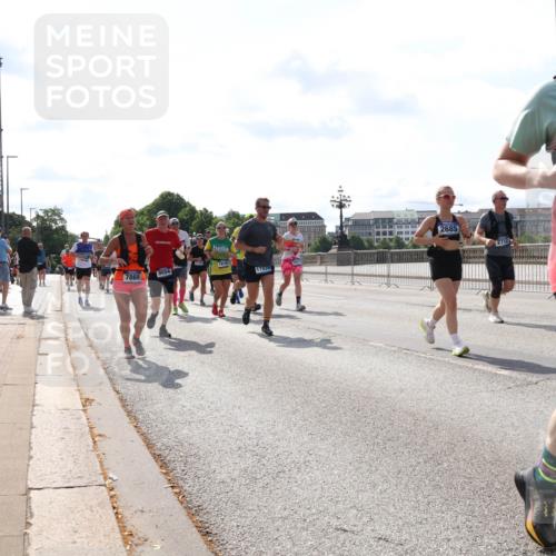 29.06.2025 - hella hamburg halbmarathon Lena Gebhardt http://msf.ph/oto/8378890 29.06.2025 10:02:36 Lombardsbrücke 7869, 9554, 1914, 17939, 2685, 8749, 1128, 1254, 1432, 1702, 1733, 2142, 2322, 2323, 2685, 2712, 2819, 3169, 3225, 3630, 3780, 3919, 3976, 4066, 4665, 4904, 4985, 5734, 5763, 6295, 6322, 6708, 6752, 6815, 6860, 6997, 7031, 7049, 7323, 7869, 7888, 8003, 8364, 8481, 8483, 8624, 8662, 8749, 9006, 9020, 9021, 9131, 9156, 9353, 9554, 9986, 10128, 10295, 10539, 10866, 11191, 11250, 11515, 11554, 11670, 11702, 11782, 11871, 11935, 11938, 11968, 12315, 12316, 12491, 12908 meine-sportfotos.de