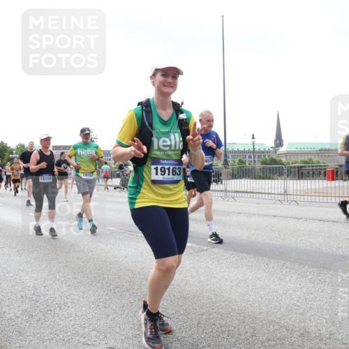 29.06.2025 - hella hamburg halbmarathon Lena Gebhardt http://msf.ph/oto/8378920 29.06.2025 10:40:09 Lombardsbrücke 929, 19158, 19157, 19163, 288, 4578, 587, 12906, 1018, 1037, 1058, 1076, 1291, 1586, 1691, 1899, 2019, 2109, 2254, 2313, 2515, 2572, 2866, 2888, 2976, 3046, 3237, 3295, 3515, 3607, 3808, 3810, 3882, 3883, 3884, 4173, 4271, 4298, 4471, 4752, 4756, 5113, 5229, 5263, 5351, 5352, 5654, 5877, 5901, 5975, 6076, 6097, 6363, 6463, 6548, 6673, 6698, 6739, 6750, 6866, 6876, 6890, 6920, 7045, 7108, 7125, 7174, 7429, 7455, 7456, 7675, 7850, 8107, 8307, 8612, 10441 meine-sportfotos.de