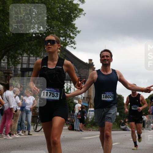 29.06.2025 - hella hamburg halbmarathon Yannick Fuchs http://msf.ph/oto/8378949 29.06.2025 10:54:37 20KM 1364, 1414, 1653, 1681, 2322, 2323, 2363, 6033, 6201, 6309, 6487, 6754, 6757, 7006, 7065, 7636, 8003, 8191, 8421, 8422, 8662, 8923, 9020, 9021, 10534, 10576, 11041, 11366, 11623, 11702, 11753, 11782, 11937, 12491, 13488, 13589, 14429, 15269, 17491, 17825, 17899, 17952, 18029, 18063, 19159, 19246 meine-sportfotos.de