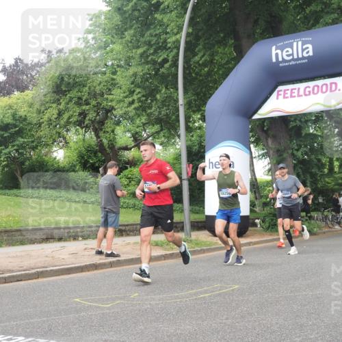 29.06.2025 - hella hamburg halbmarathon KatJ http://msf.ph/oto/8378952 29.06.2025 10:24:53 Zwischen KM18-KM19 3843 meine-sportfotos.de