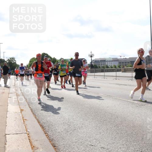 29.06.2025 - hella hamburg halbmarathon Lena Gebhardt http://msf.ph/oto/8378953 29.06.2025 10:02:36 Lombardsbrücke 7869, 9554, 11702, 19145, 17939, 2685, 1128, 1254, 1432, 1702, 1733, 2142, 2322, 2323, 2685, 2712, 2819, 3169, 3225, 3630, 3780, 3919, 3976, 4066, 4665, 4904, 4985, 5734, 5763, 6295, 6322, 6708, 6752, 6815, 6860, 6997, 7031, 7049, 7323, 7869, 7888, 8003, 8364, 8481, 8483, 8624, 8662, 8749, 9006, 9020, 9021, 9131, 9156, 9353, 9554, 9986, 10128, 10295, 10539, 10866, 11191, 11250, 11515, 11554, 11670, 11702, 11782, 11871, 11935, 11938, 11968, 12315, 12316, 12491, 12908 meine-sportfotos.de
